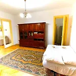 Ultracentral Apartment 4 Rooms - Old City Center -120 Square Meters -