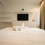 Sphere - High-End 1Br Getaway Near Promenada Mall