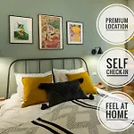 Bohemian Apartment In Old Town - Self Check-In