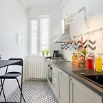 Exquisite Art Deco 2Br Apartment Prime Location