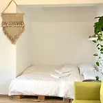 Green Paradise Studio In Central Park