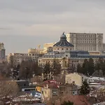 Vibrant Oasis In The Center Of The City