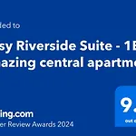 Artsy Riverside Suite - 1Br Amazing Central Apartment