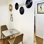 Central Park Hollywood Apartment