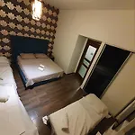 Romana Square Apartment Near Old Town - Ultracentral Location