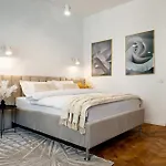 Chic Living In The Heart Of Bucharest: Piata Natiunilor Unite Studios
