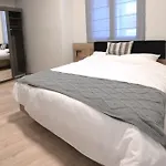 Umbrella Street Center Luxury 2 Bedroom