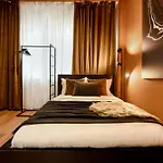 Magheru Boulevard Cozy Studios - Where Less Is More