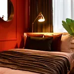 Magheru Boulevard Cozy Studios - Where Less Is More