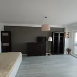 Superb 1Br Apartment With Air Conditioner