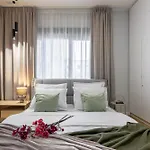 Holt Luxury Piata Romana 2Br Urban Sanctuary