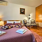 Studio Brancusi By Rosuites