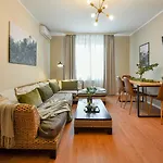 Modern Elegance In The Heart Of The City - Romana Square Apartments