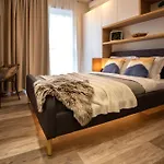Modern Elegance In The Heart Of The City - Romana Square Apartments