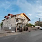 5 Bedrooms Luxury Apartment Villa