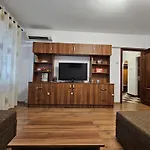 Cosy Apartment Close To City Center With Parking Lot