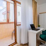 Serene 1Br Apartment With Workspace