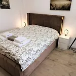 Charming City Center Apartment - Free Minibar