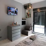 Deluxe Skyline Retreat Studio - Old Town Bucharest