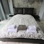 Deluxe Skyline Retreat Studio - Old Town Bucharest