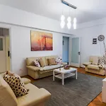 Ultracentral Golden Gatehouse 3 Bdrm