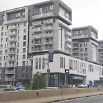 Sunshine - New & Quiet 1Br Apt, Business Area, Close To Airport, Highway A3, Subway