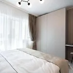 Charming Central Apartment - Netflix + Balcony