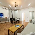 Ultracentral Spacious Apartment 4Br