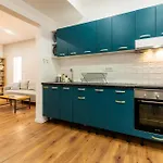 Ultracentral Spacious Apartment 4Br