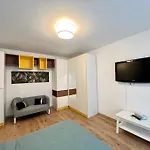 Modern Fully Equipped Studio -Central- Carol Park