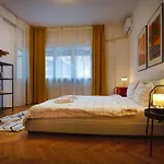 Ultracentral Hong Kong 3 Bdrm Apartment