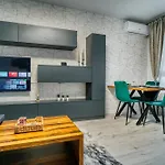 Stylish Hideaway Near City Center
