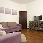 Vibrant Victoriei Apartment