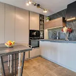 Prestige Views: Luxury Retreat