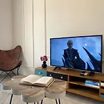 Old Town Overlooking - Vibrant 2Br Apartment