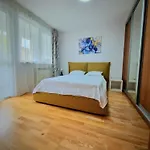 Old Town Central Oasis - Secured Parking Nearby - Self Check In - Metro Station At 1Min