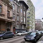 Downtown Home With Terrace By Urbanesq