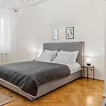 Herman Park View Cozy Apartment