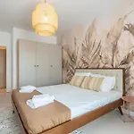 Central Spacious Apartment 1006