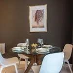 Central Spacious Apartment 1006