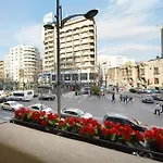 The Cozy Nest Downtown With Balcony By Pretty Apartments