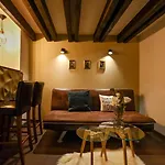 Regina Elisabeta Duplex-Style Studios: Cozy Haven In The City Center