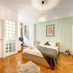 Holiday Apartments Piata Romana With Balcony