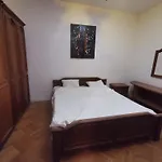 Apartment With 3 Rooms In The City Center