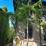 Independent Studio In A Villa With Garden