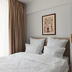 20 Apartment Centre