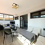 Central Old Town Oasis - Ap 9