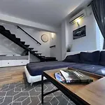 Vila Luminoasa Cu Curte Privata