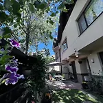 Vila Luminoasa Cu Curte Privata