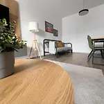High-Rise Luxury Apartment With Free Parking
